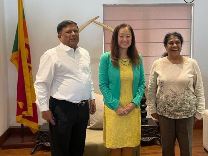 Julie Chung visits UNP HQ Sirikotha