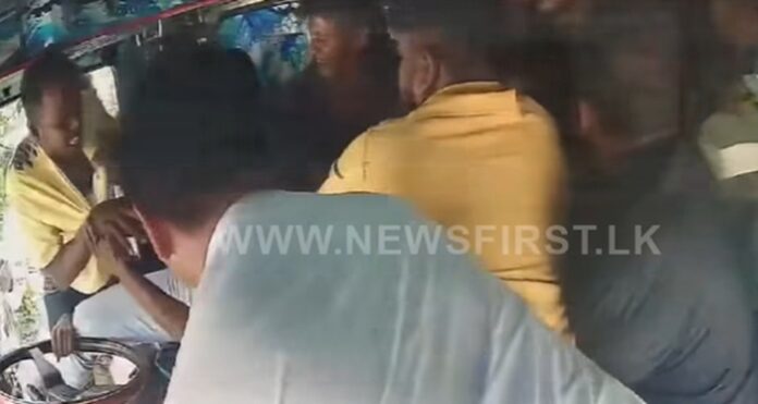 Road Rage : Bus driver beaten (CCTV)