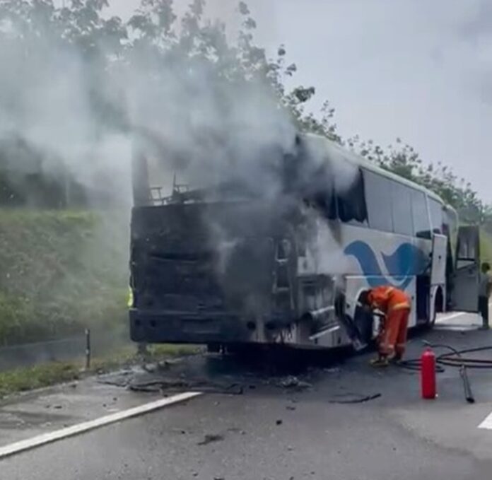 Watch : Private bus catches fire on Southern Expressway