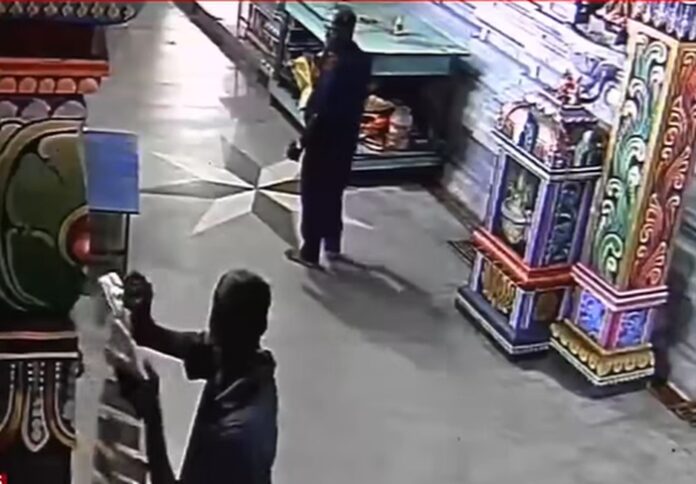 Worshippers caught on CCTV stealing cash garland at Kandy kovil