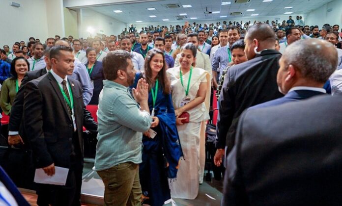 President engages with Sri Lankan community in the Maldives