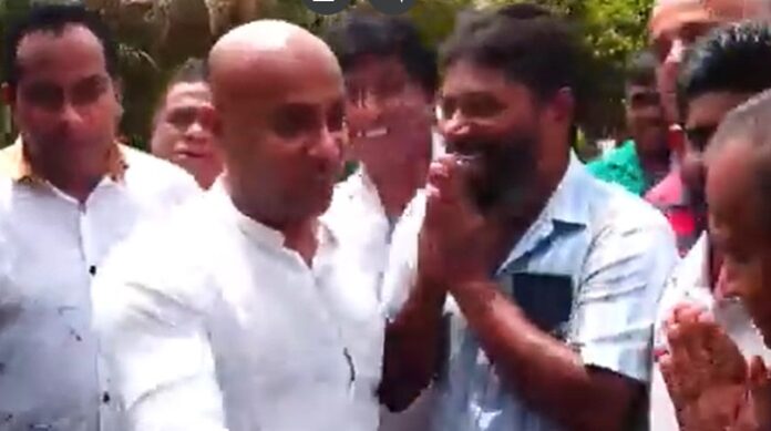 Watch : Supporters welcome former minister returning from prison