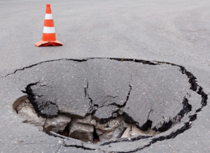 Road sinking in Borella : Alternative routes announced