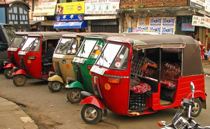 Three-wheeler association opposes driving licences for foreign tourists